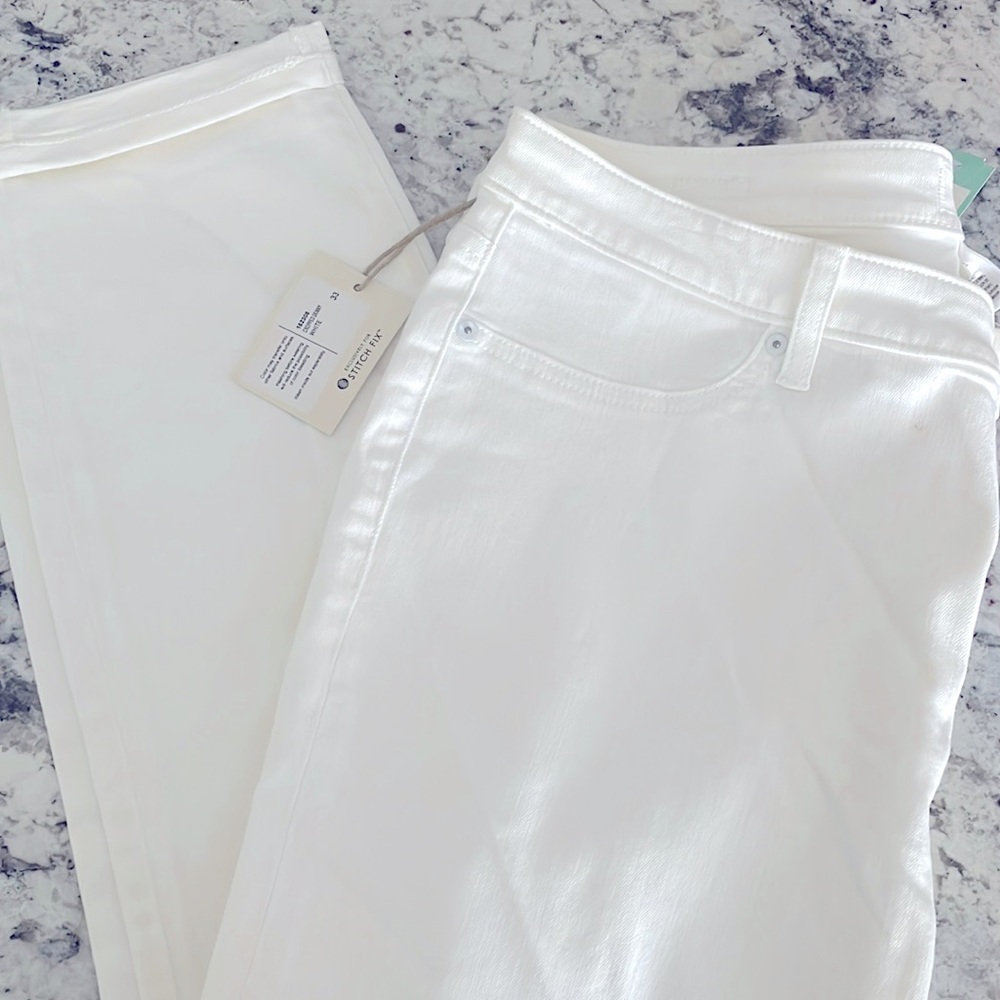 Cropped white pants